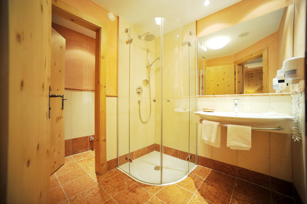 Thermal-Badhotel Kirchler Tux Δωμάτιο φωτογραφία