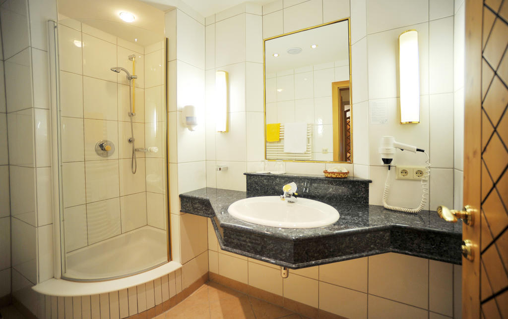Thermal-Badhotel Kirchler Tux Δωμάτιο φωτογραφία