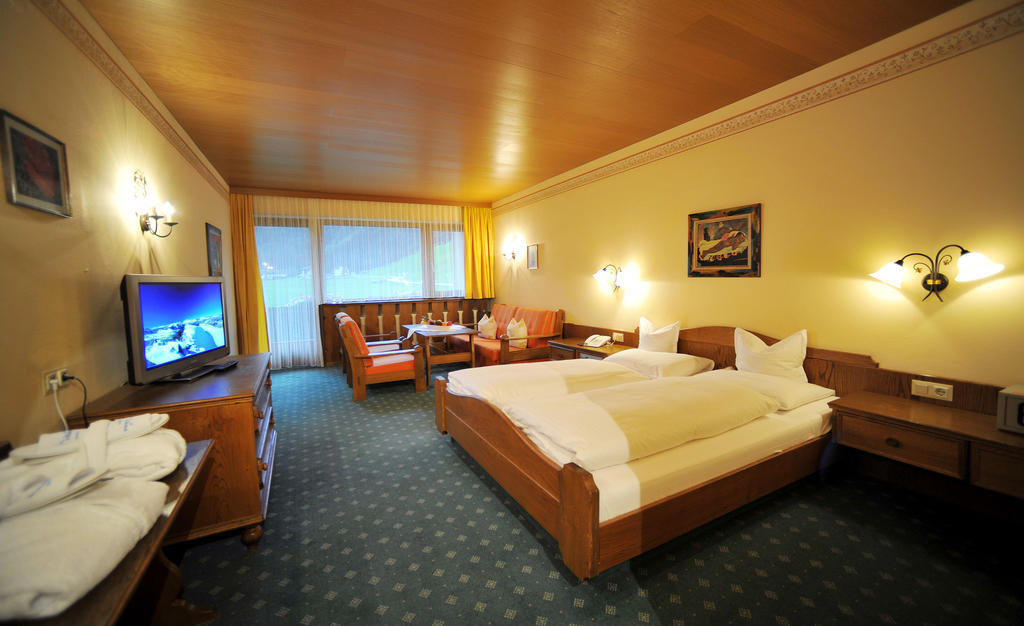 Thermal-Badhotel Kirchler Tux Δωμάτιο φωτογραφία