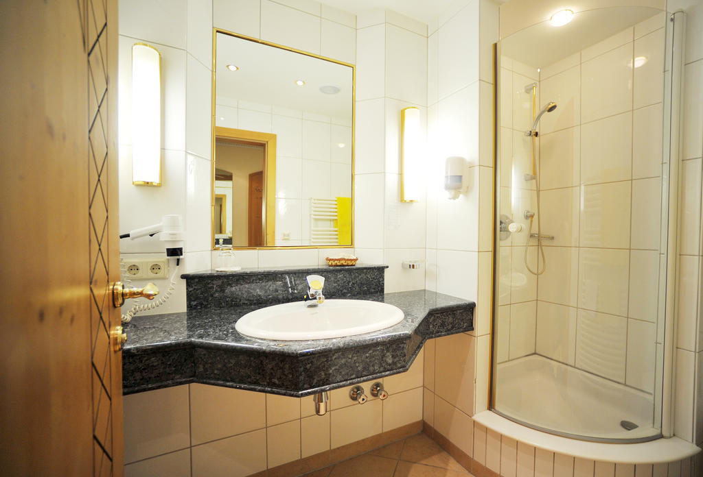 Thermal-Badhotel Kirchler Tux Δωμάτιο φωτογραφία